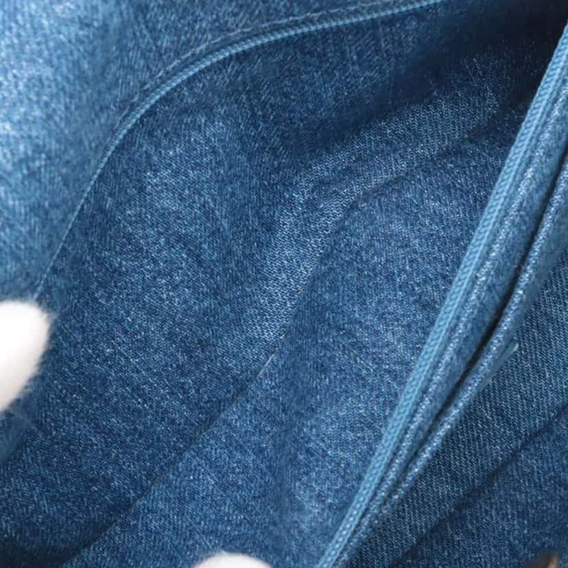 Chanel Medium Shearling Denim Egypt Hieroglyph Single Flap Blue Denim Good condition - Model View