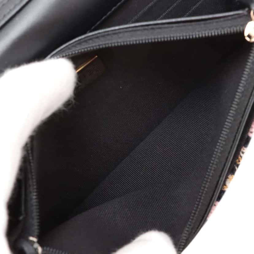 Chanel Quilted Tweed Pearl Crush Wallet on Chain Pink Tweed Good condition - Model View