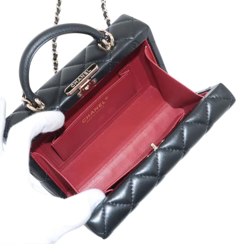 Chanel CC Quilted Lambskin Top Handle Box Bag Black Leather Very good condition - Inside View