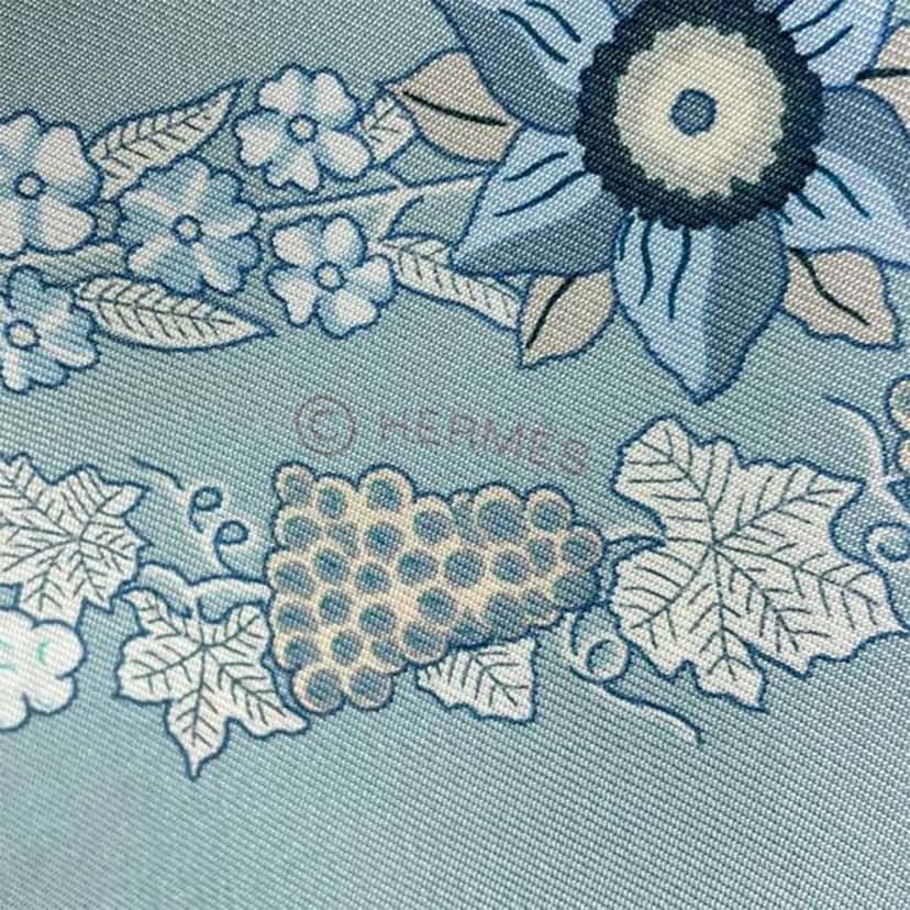 Hermès Brides de Gala en Fleurs Silk Scarf 90 Blue Silk Good condition - Model View