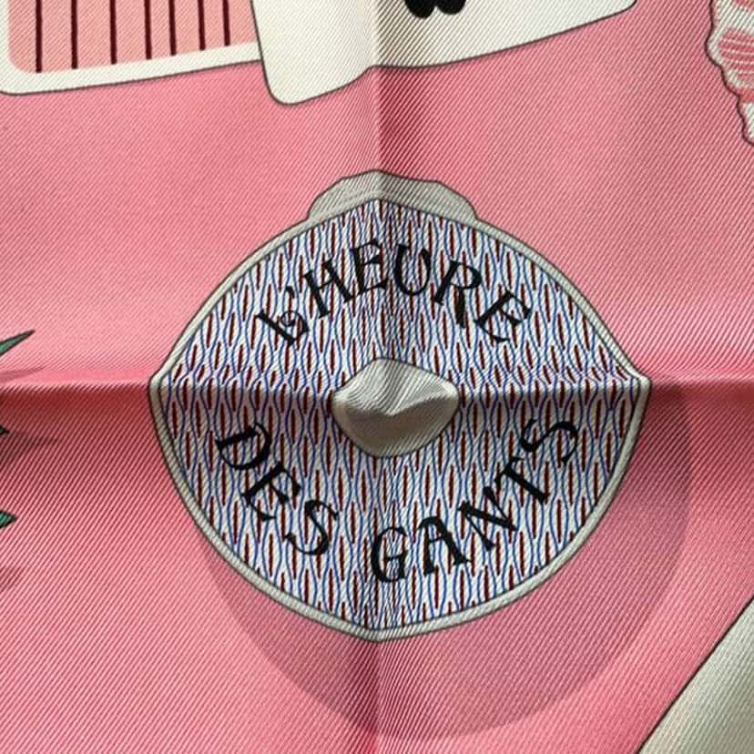 Hermès L Heure des Gants Silk Scarf 90 Pink Silk Very good condition - Back View