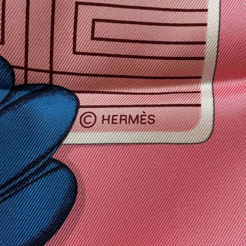 Hermès L Heure des Gants Silk Scarf 90 Pink Silk Very good condition - Inside View
