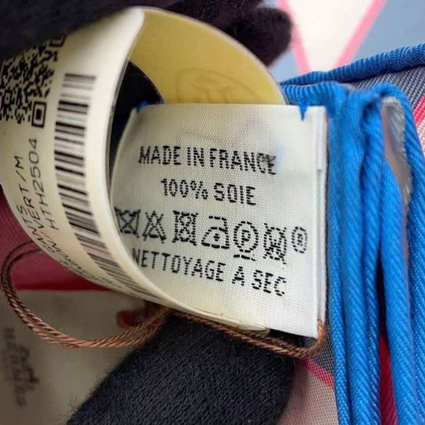 Hermès L Heure des Gants Silk Scarf 90 Pink Silk Very good condition - Model View