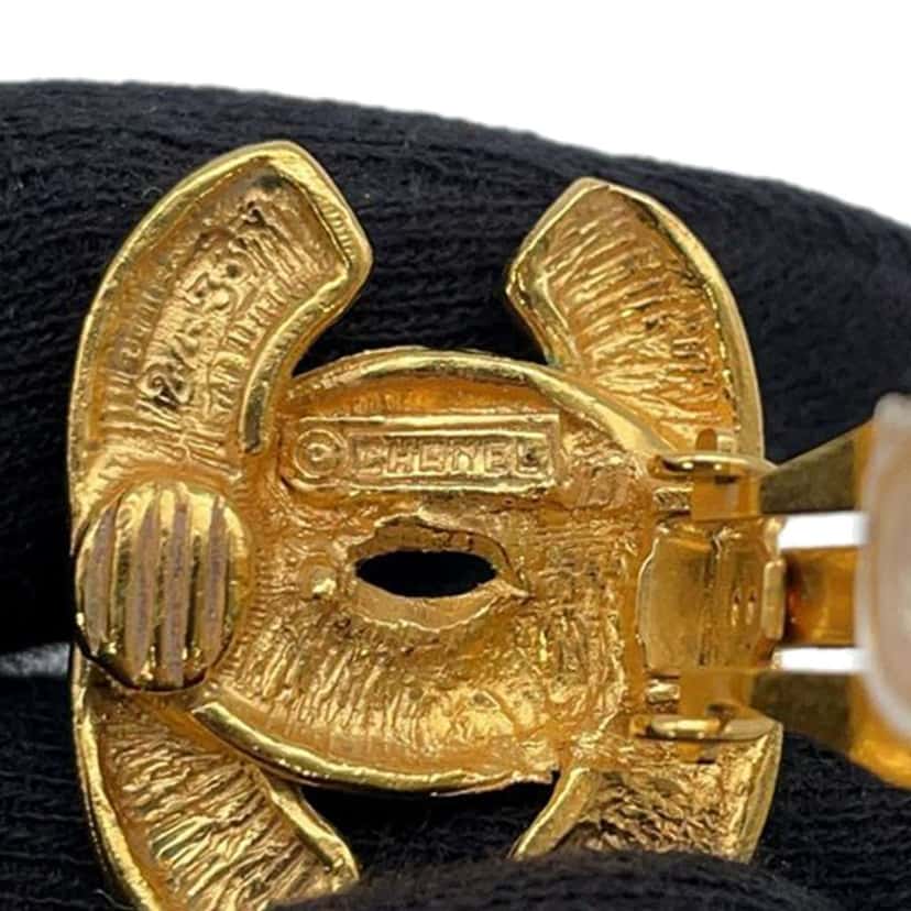 Chanel Gold Plated Quilted CC Clip On Earrings Gold Metal Good condition - Box View