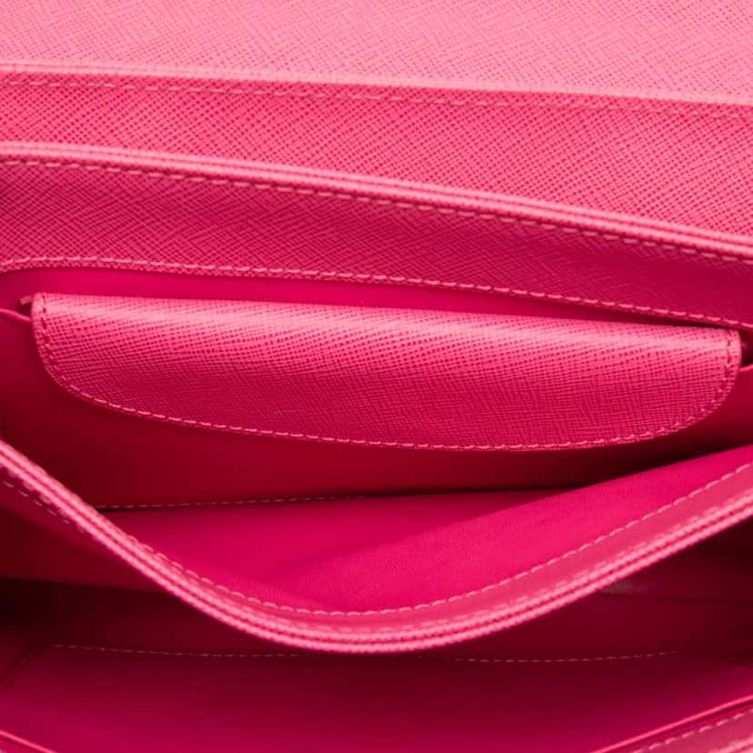 Prada Saffiano Lux Lock Chain Flap Pink Leather Very good condition - Model View