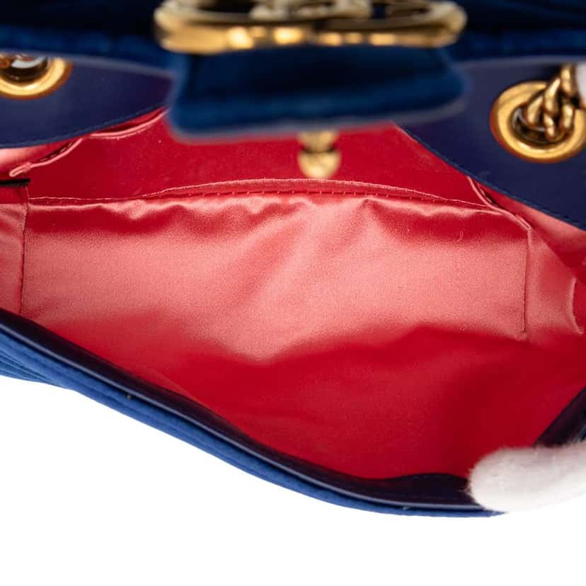 Gucci Small GG Marmont Matelasse Velvet Shoulder Bag Blue Velvet Good condition - Model View