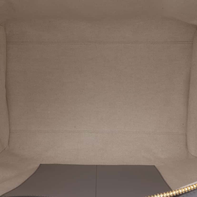 Gucci Medium GG Matelasse Leather Duffle Bag Grey Leather Good condition - Model View