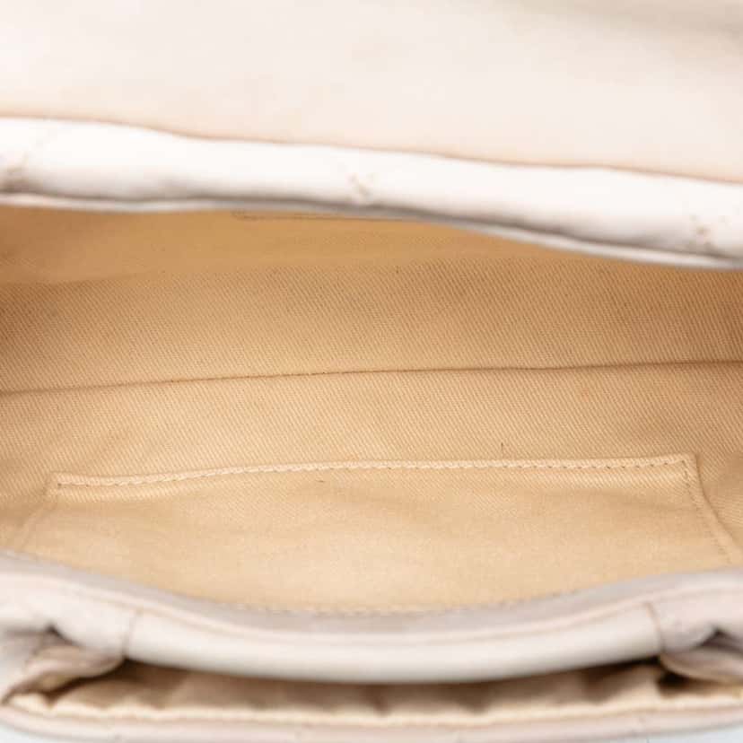 Chanel Small Iridescent Quilted Calfskin Chic Quilt Flap White Leather Good condition - Model View