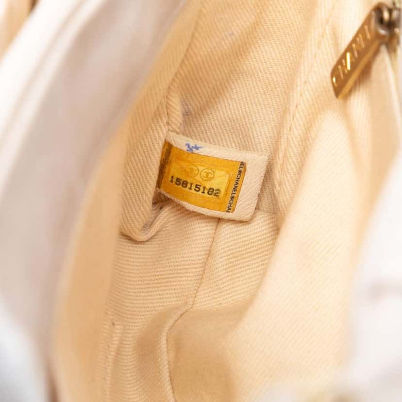 Chanel Small Iridescent Quilted Calfskin Chic Quilt Flap White Leather Good condition - Box View