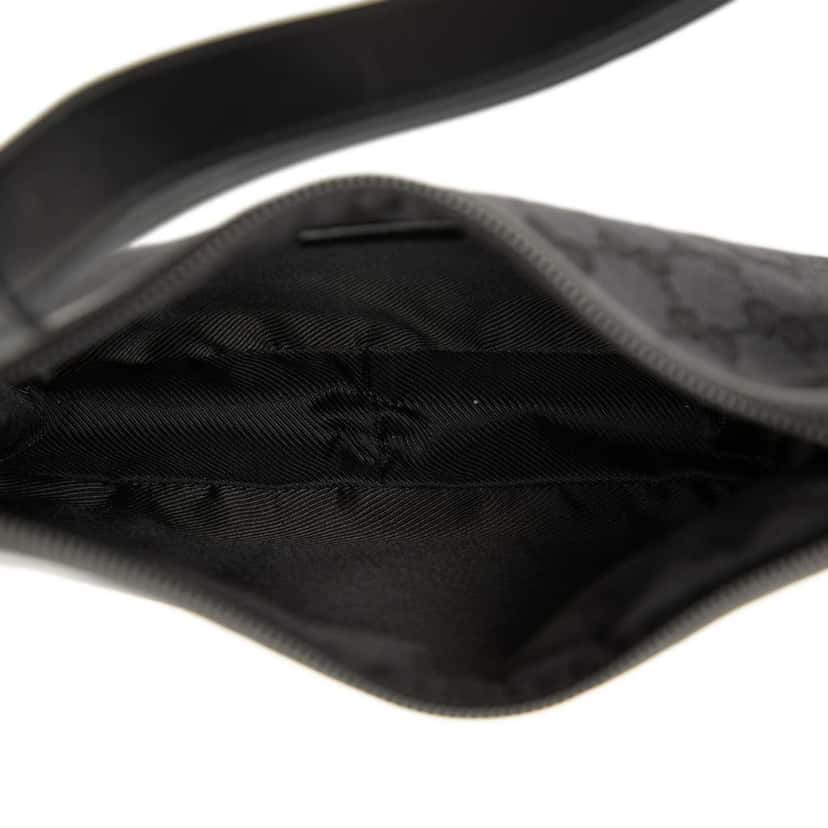 Gucci GG Canvas Shoulder Bag Black Canvas Good condition - Model View