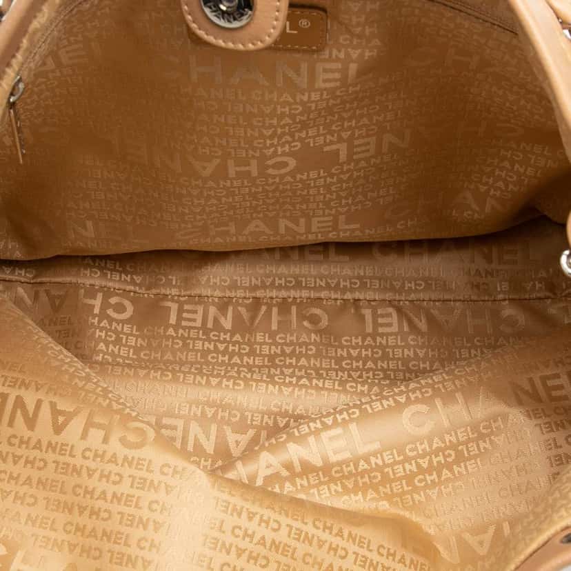 Chanel Woven Caviar CC Charm Tote Brown Leather Good condition - Model View