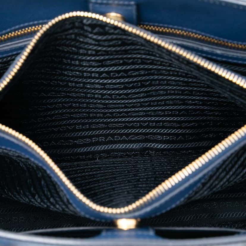 Prada Medium Saffiano Lux Galleria Satchel Blue Leather Very good condition - Model View