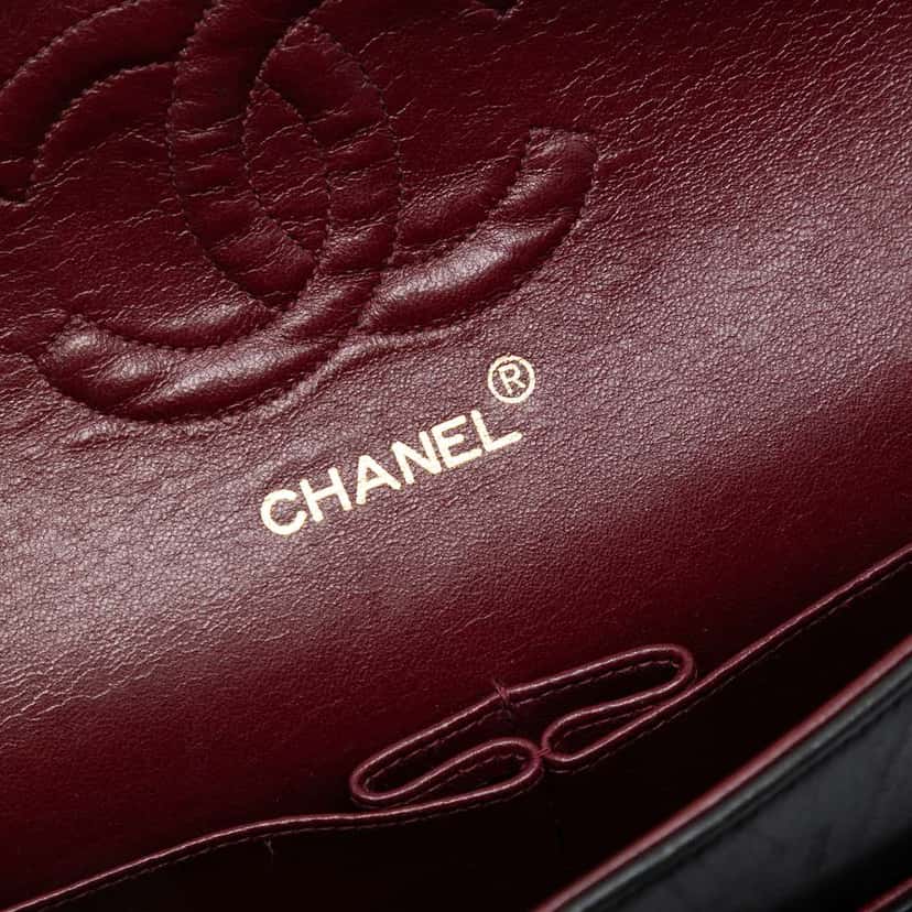 Chanel Medium Classic Lambskin Double Flap Black Leather Good condition - Model View