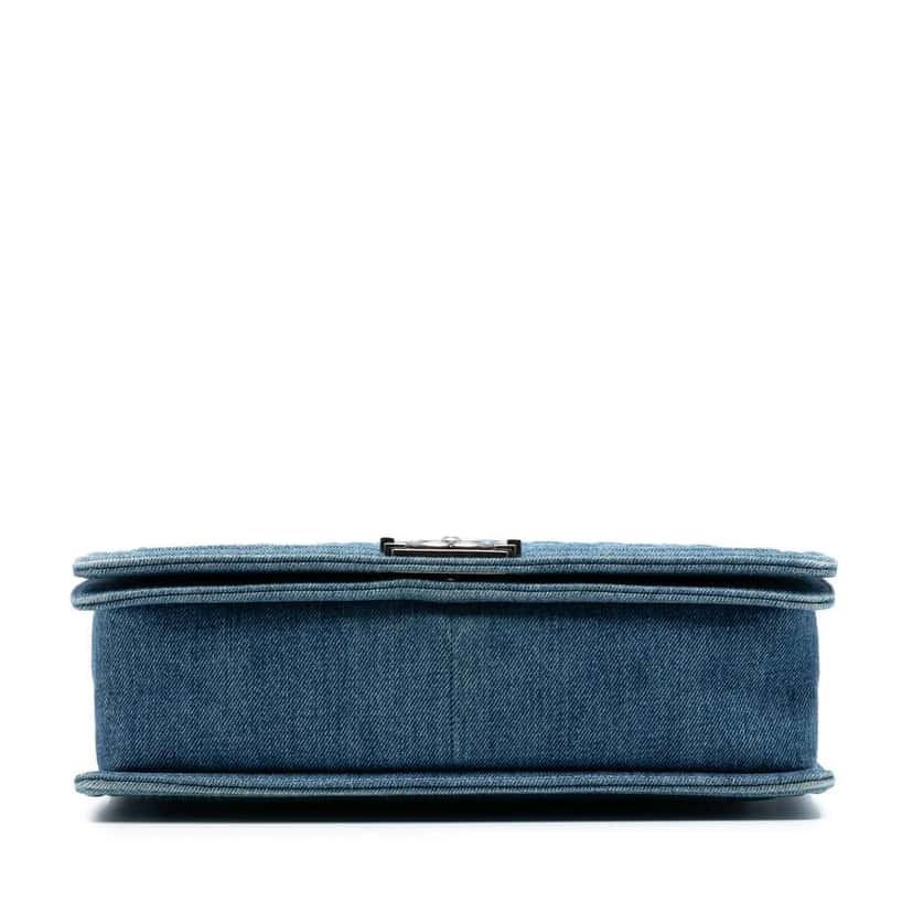 Chanel Large Quilted Denim Boy Flap Blue Denim Very good condition - Inside View
