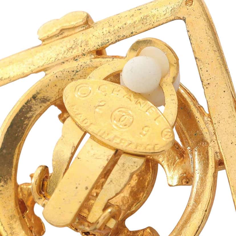 Chanel Gold Plated CC Square Frame Clip On Earrings Gold Metal Good condition - Model View