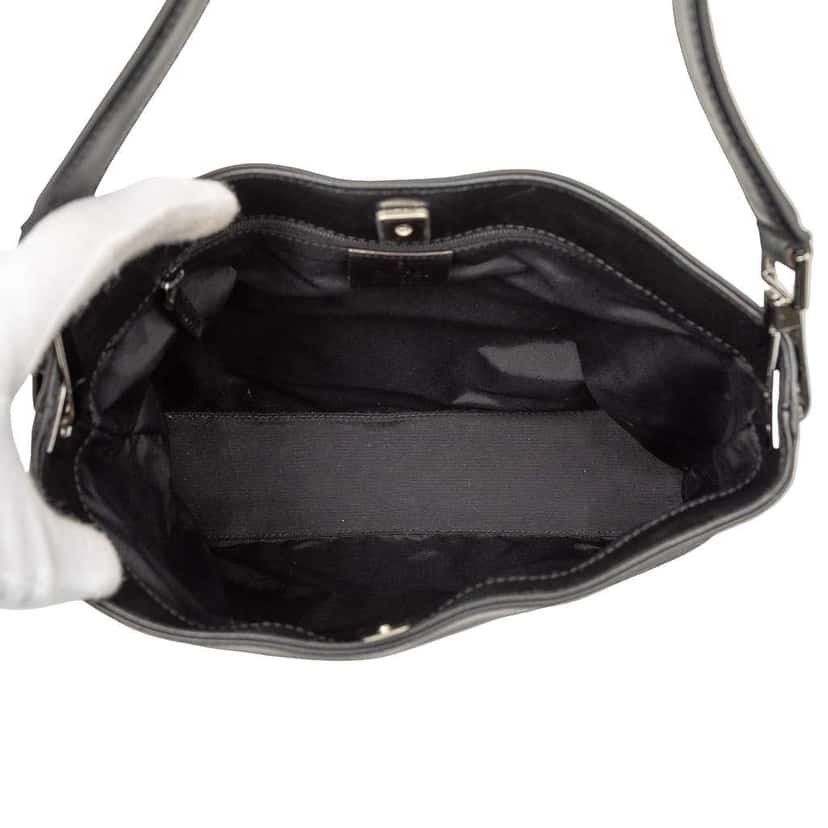 Gucci GG Canvas Shoulder Bag Black Canvas Good condition - Model View