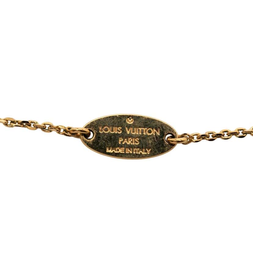 Louis Vuitton Gold Plated LV and Me Letter T Pendant Necklace Gold Metal Very good condition - Model View