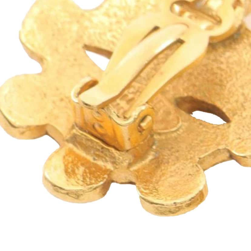 Chanel Gold Plated CC Floral Clip On Earrings Gold Metal Good condition - Box View