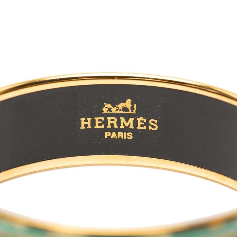 Hermès Wide Snow Leopards Enamel Bangle 62 Green Good condition - Model View