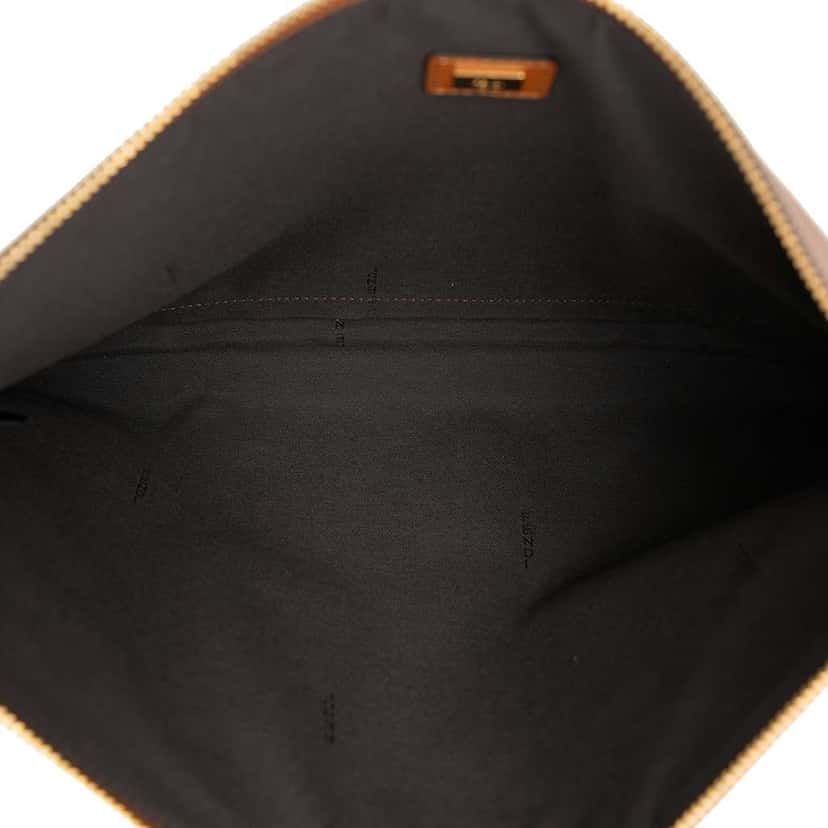 Fendi Leather Logo Flat Pouch Brown Leather Good condition - Model View