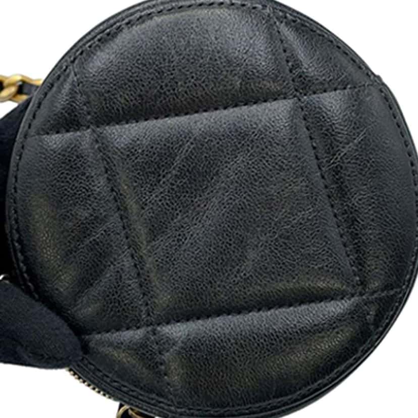 Chanel Lambskin 19 Round Clutch with Chain Black Leather Good condition - Model View