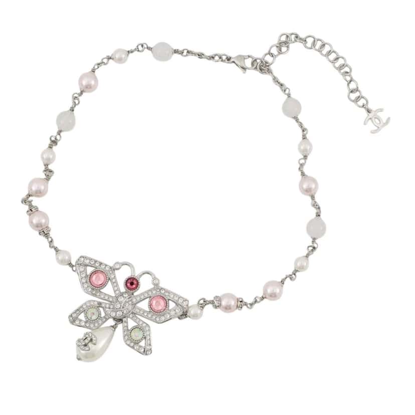Chanel CC Silver Plated Rhinestone and Faux Pearl Butterfly Choker Necklace Silver Metal Good condition - Front View