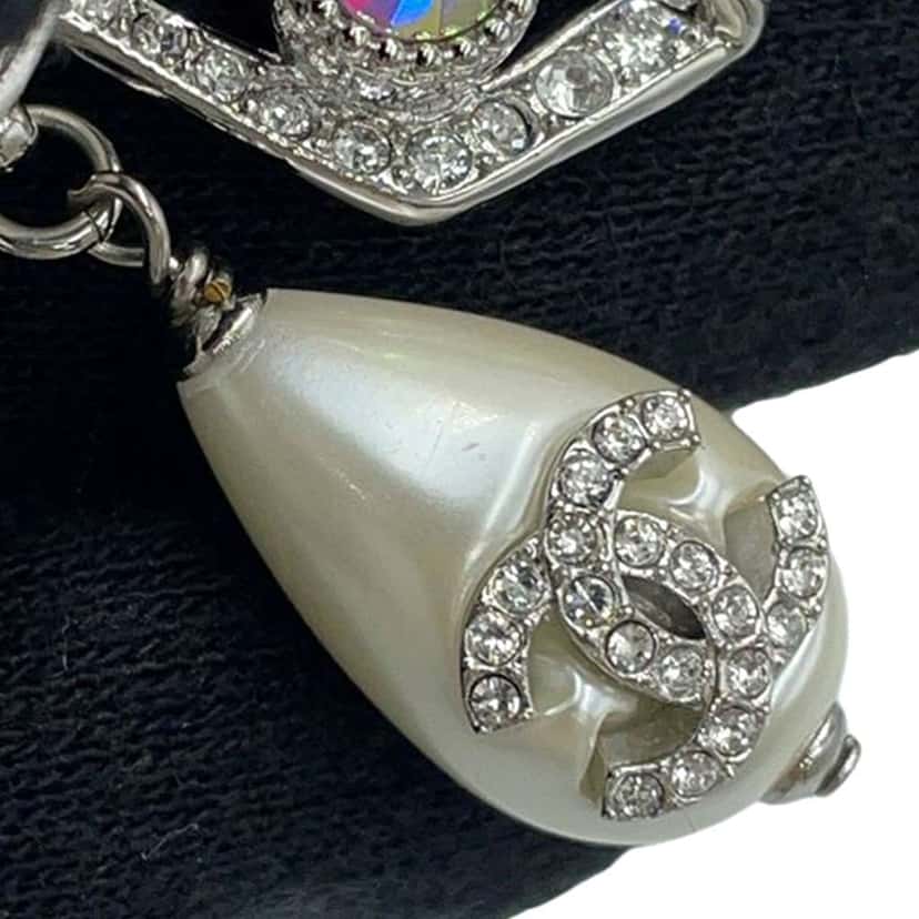 Chanel CC Silver Plated Rhinestone and Faux Pearl Butterfly Choker Necklace Silver Metal Good condition - Box View