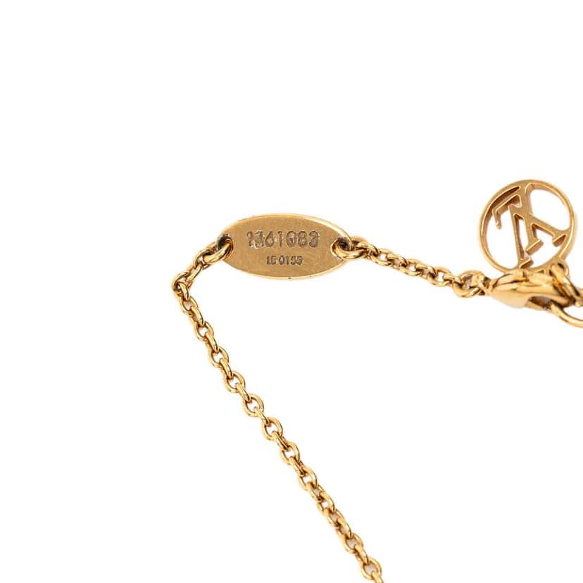 Louis Vuitton Gold Plated Essential V Necklace Gold Metal Very good condition - Model View