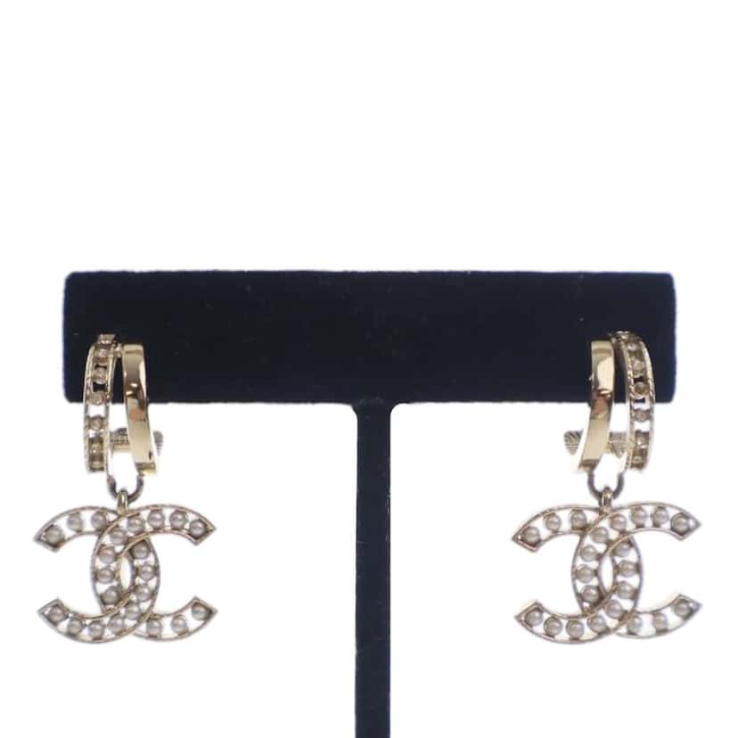 Chanel CC Gold Plated Faux Pearl Drop Push Back Earrings Gold Metal Good condition - Front View