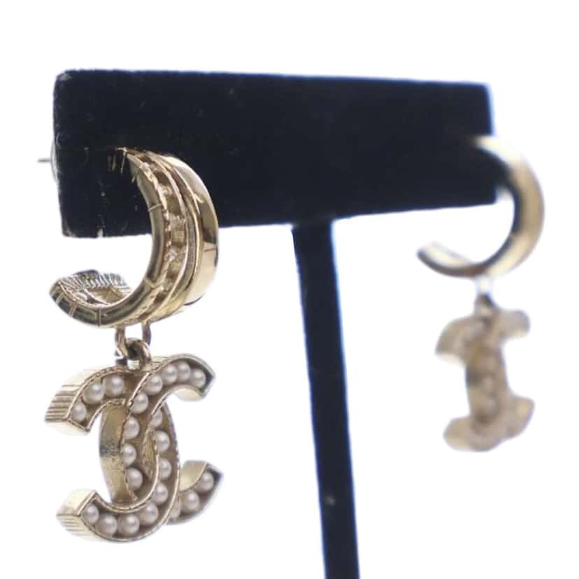 Chanel CC Gold Plated Faux Pearl Drop Push Back Earrings Gold Metal Good condition - Box View