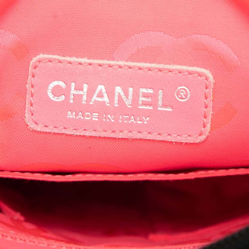 Chanel Quilted Lambskin Cambon Ligne Crossbody Black Leather Very good condition - Model View