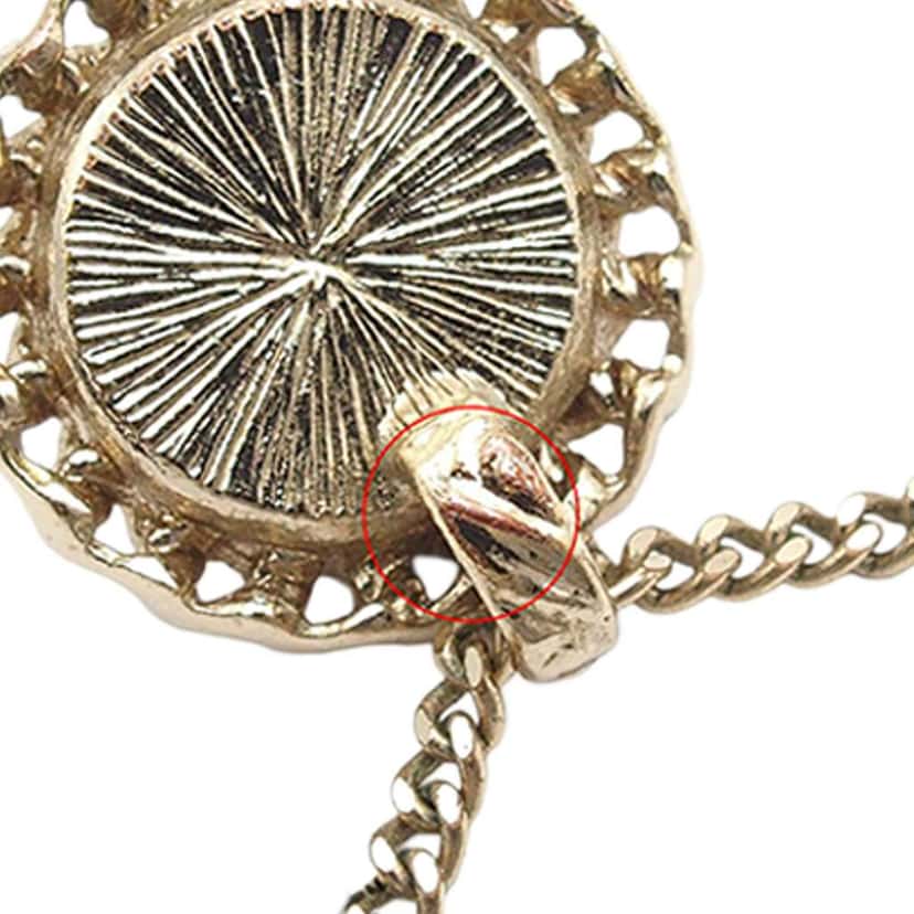 Chanel CC Gold Plated Resin Pendant Necklace Gold Metal Good condition - Model View