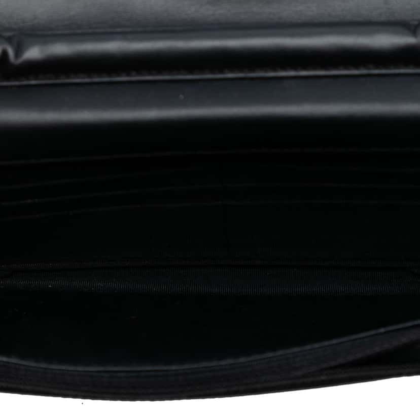 Chanel CC Quilted Patent Wallet On Chain Black Leather Good condition - Model View