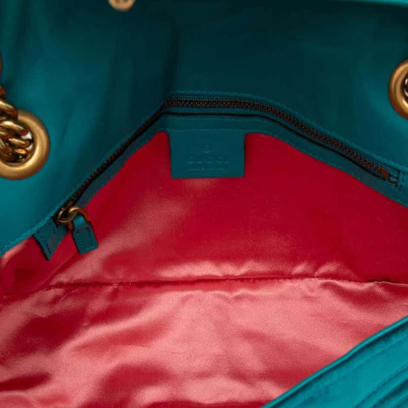 Gucci Medium GG Marmont Matelasse Velvet Shoulder Bag Blue Velvet Good condition - Model View