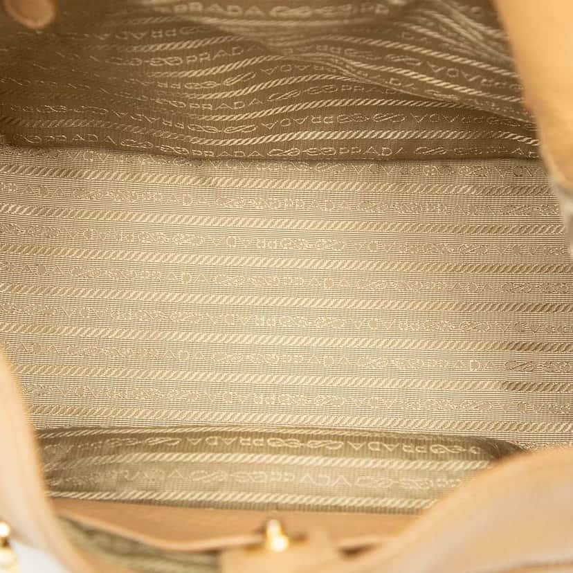 Prada Vitello Daino Front Zip Hobo Brown Leather Good condition - Model View