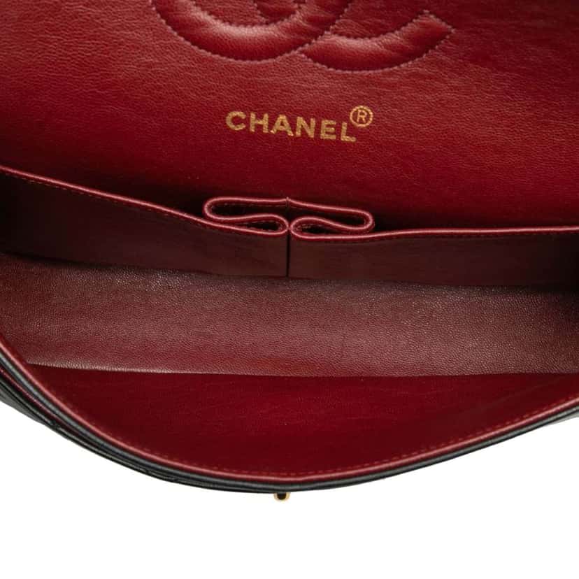 Chanel Medium Classic Lambskin Double Flap Black Leather Good condition - Model View