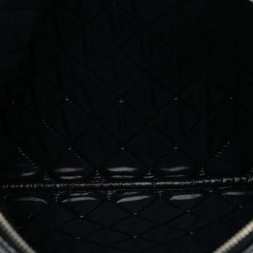 Chanel Medium Quilted Patent Double Stitch O Case Clutch Black Leather Very good condition - Model View