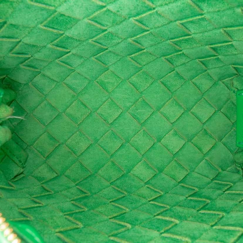 Bottega Veneta Mini Lambskin Intrecciato Loop Camera Bag Green Leather Good condition - Model View