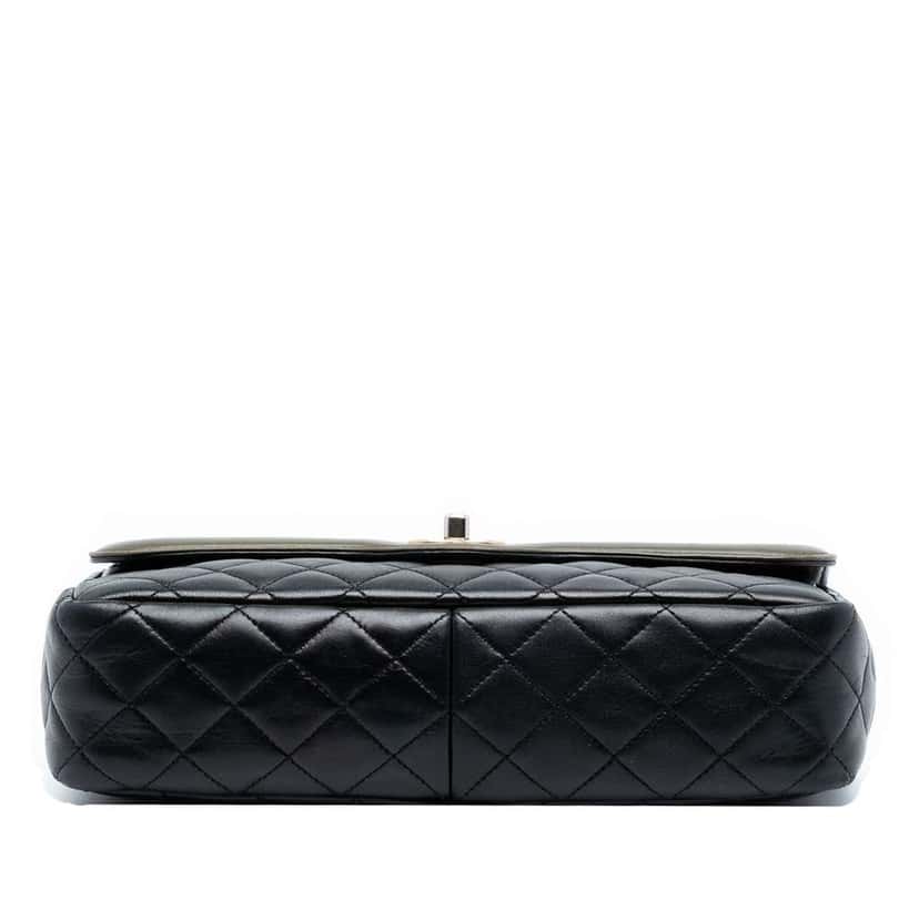 Chanel Medium Quilted Lambskin Two Tone Day Flap Black Leather Good condition - Inside View