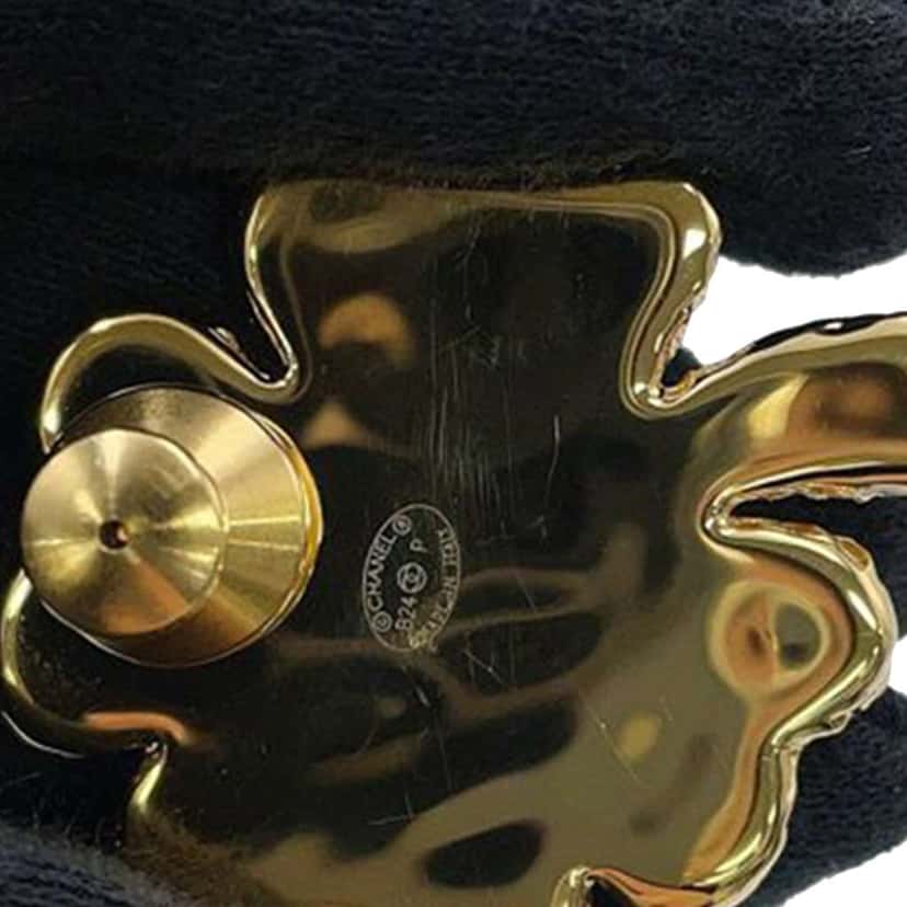 Chanel CC Gold Plated Resin Clover Brooch Gold Metal Good condition - Model View