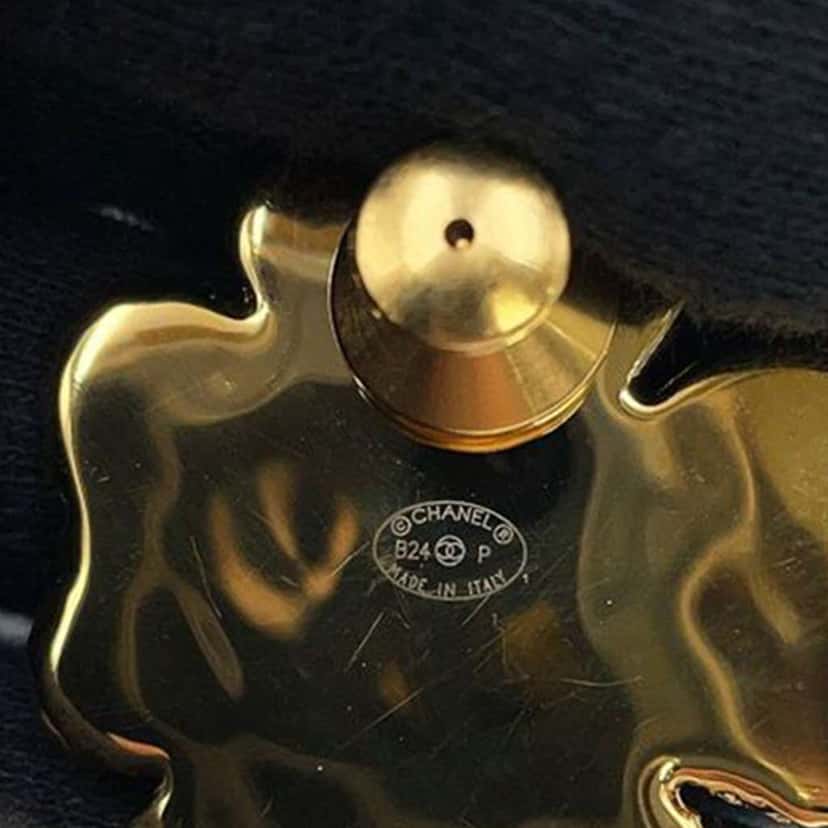 Chanel CC Gold Plated Resin Clover Brooch Gold Metal Good condition - Box View