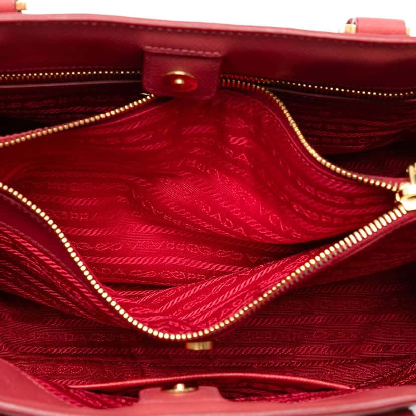 Prada Medium Saffiano Lux Galleria Satchel Red Leather Good condition - Model View