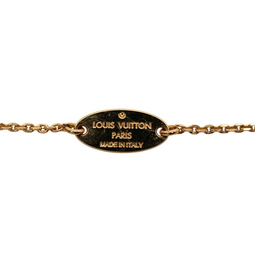 Louis Vuitton Gold Plated LV and Me Letter M Pendant Necklace Gold Metal Good condition - Model View