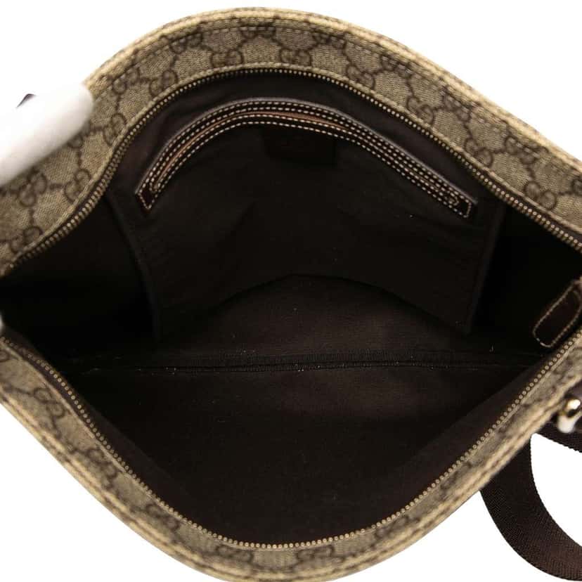 Gucci GG Supreme Crossbody Brown Canvas Good condition - Model View