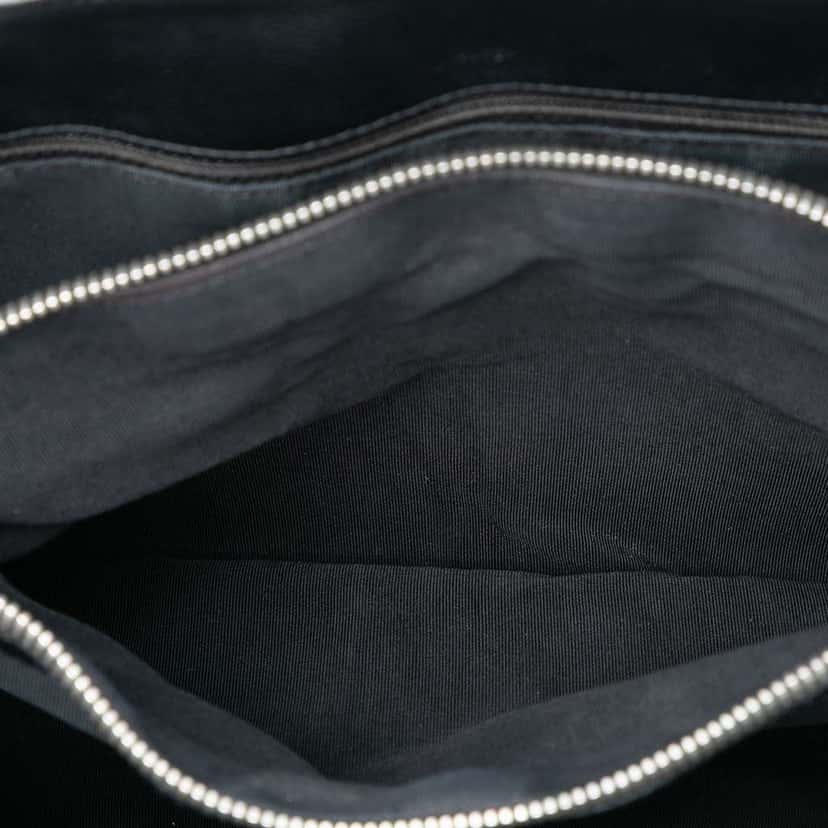 Chanel Caviar Grand Shopping Tote Black Leather Very good condition - Model View