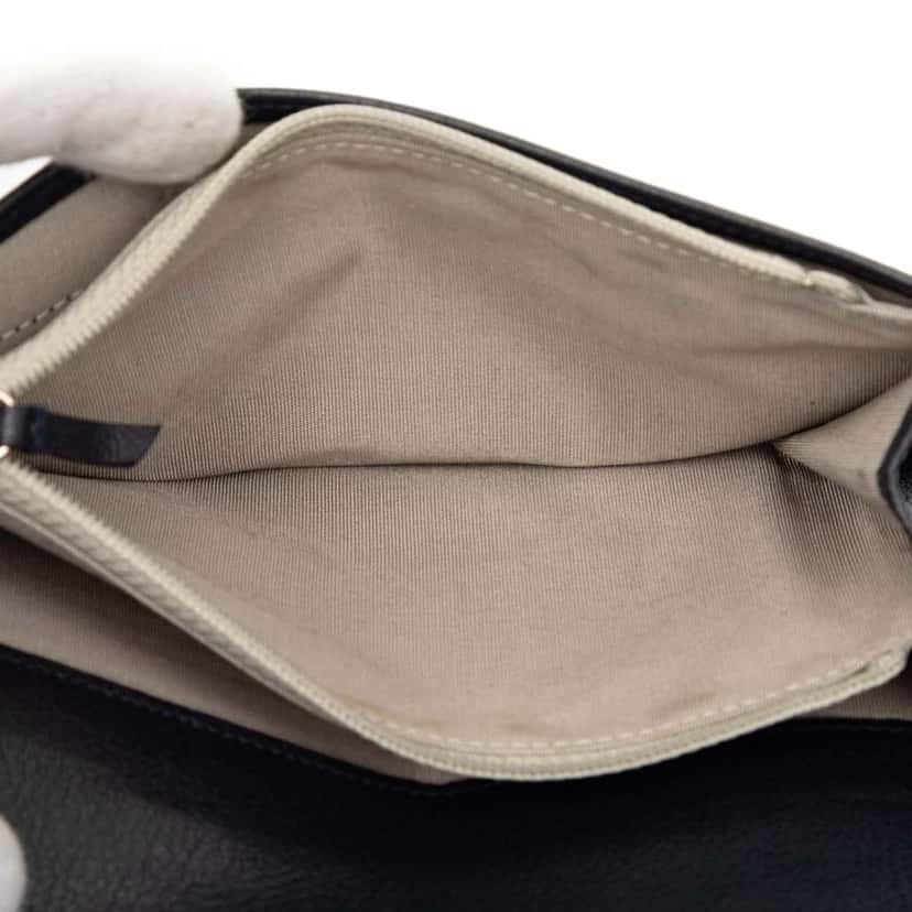 Chanel CC Calfskin Camellia Long Wallet Black Leather Good condition - Model View