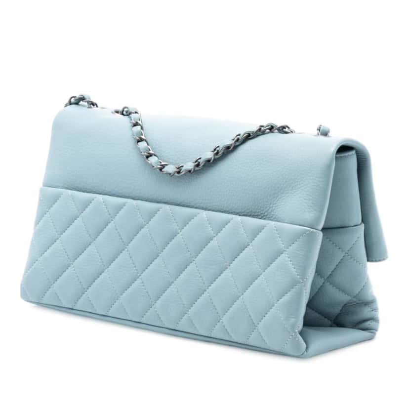 Chanel Medium Quilted Calfskin Hamptons Foldover Flap Blue Leather Good condition - Back View