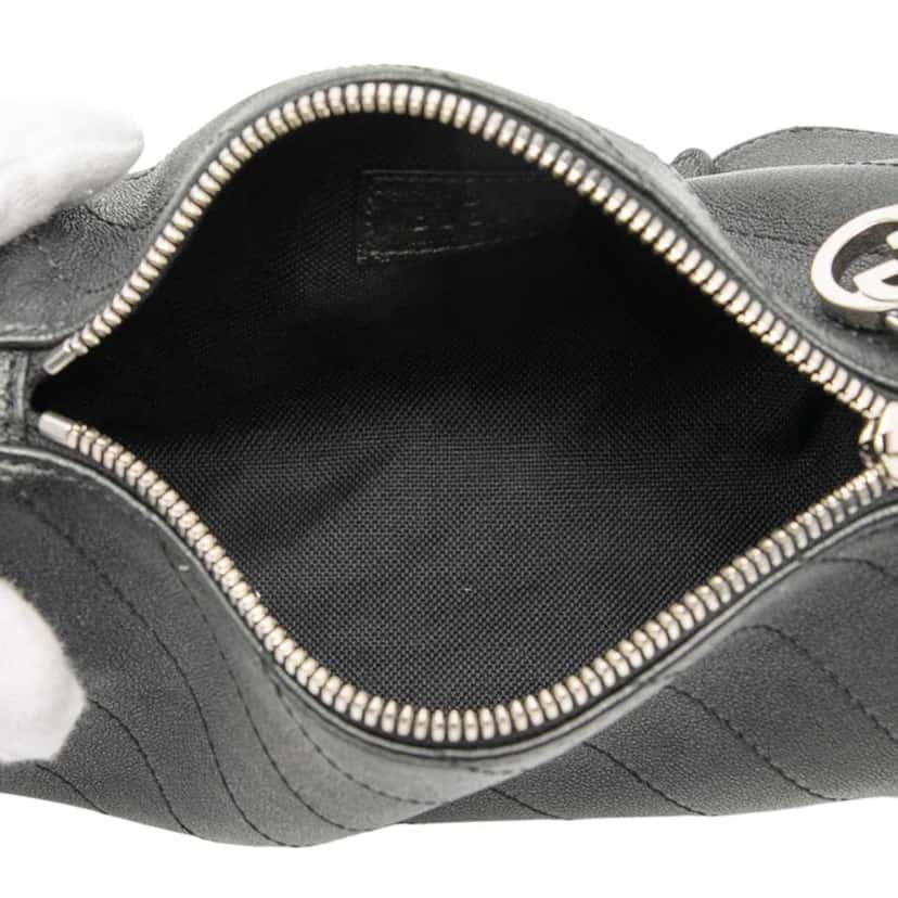 Gucci Mini Leather Blondie Barrel Shoulder Bag Black Leather Very good condition - Model View