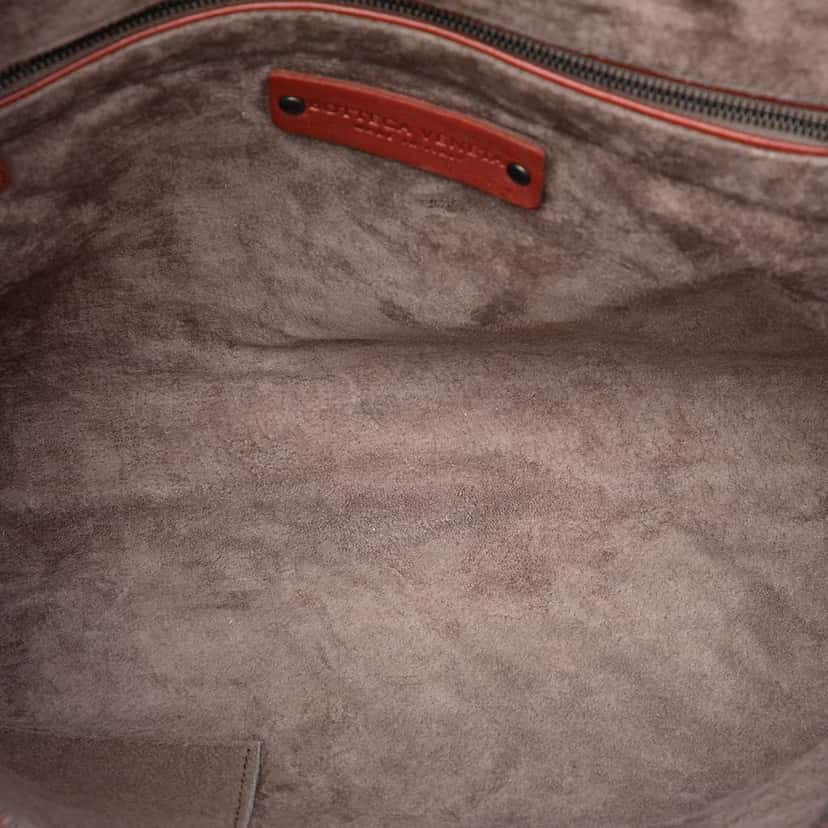 Bottega Veneta Large Nappa Intrecciato Nodini Crossbody Red Leather Good condition - Model View