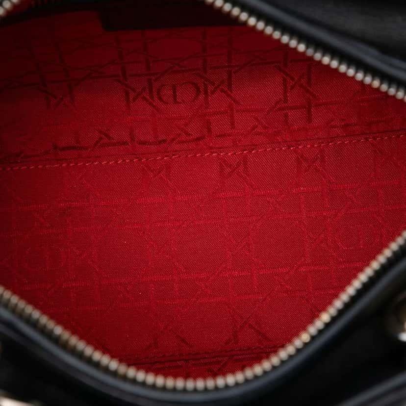 Dior Medium Lambskin Cannage Lady Dior Black Leather Good condition - Model View